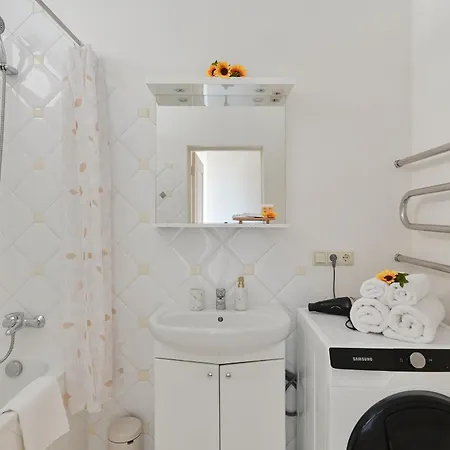 Old Town Riverside Apartment