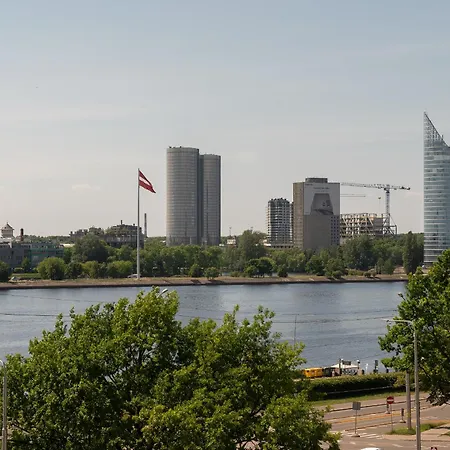 Old Town Riverside Апартаменты *