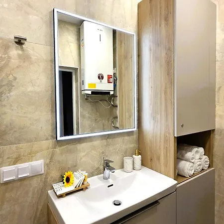 Old Town Riverside Apartment *