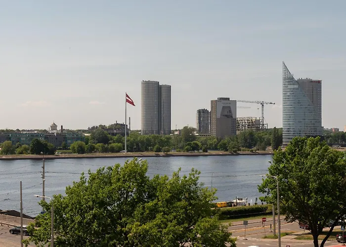 Old Town Riverside Apartment *